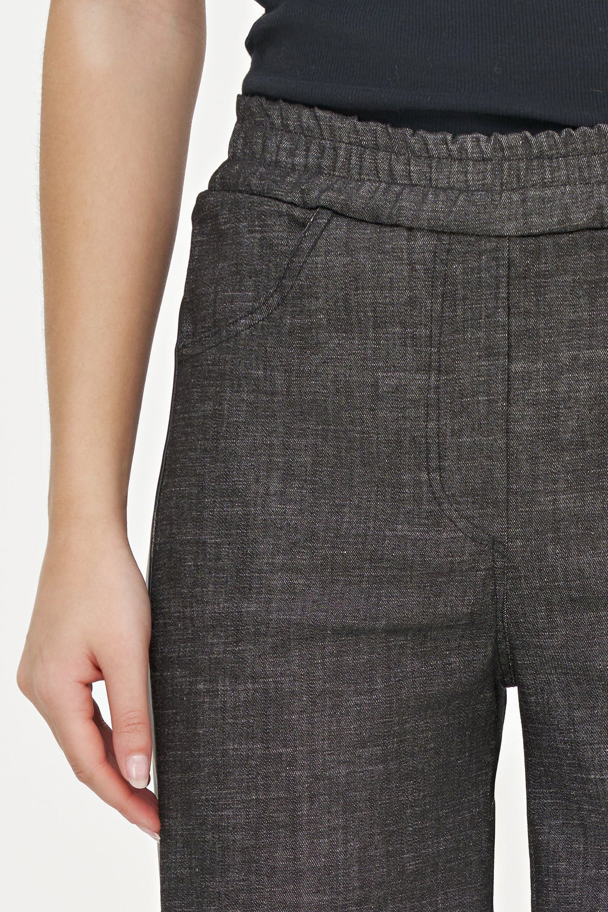 Women's Woven Mid-Weight Denim Pull-On Wide Leg Pant, with Scooped Front Pockets & Back Pockets.
