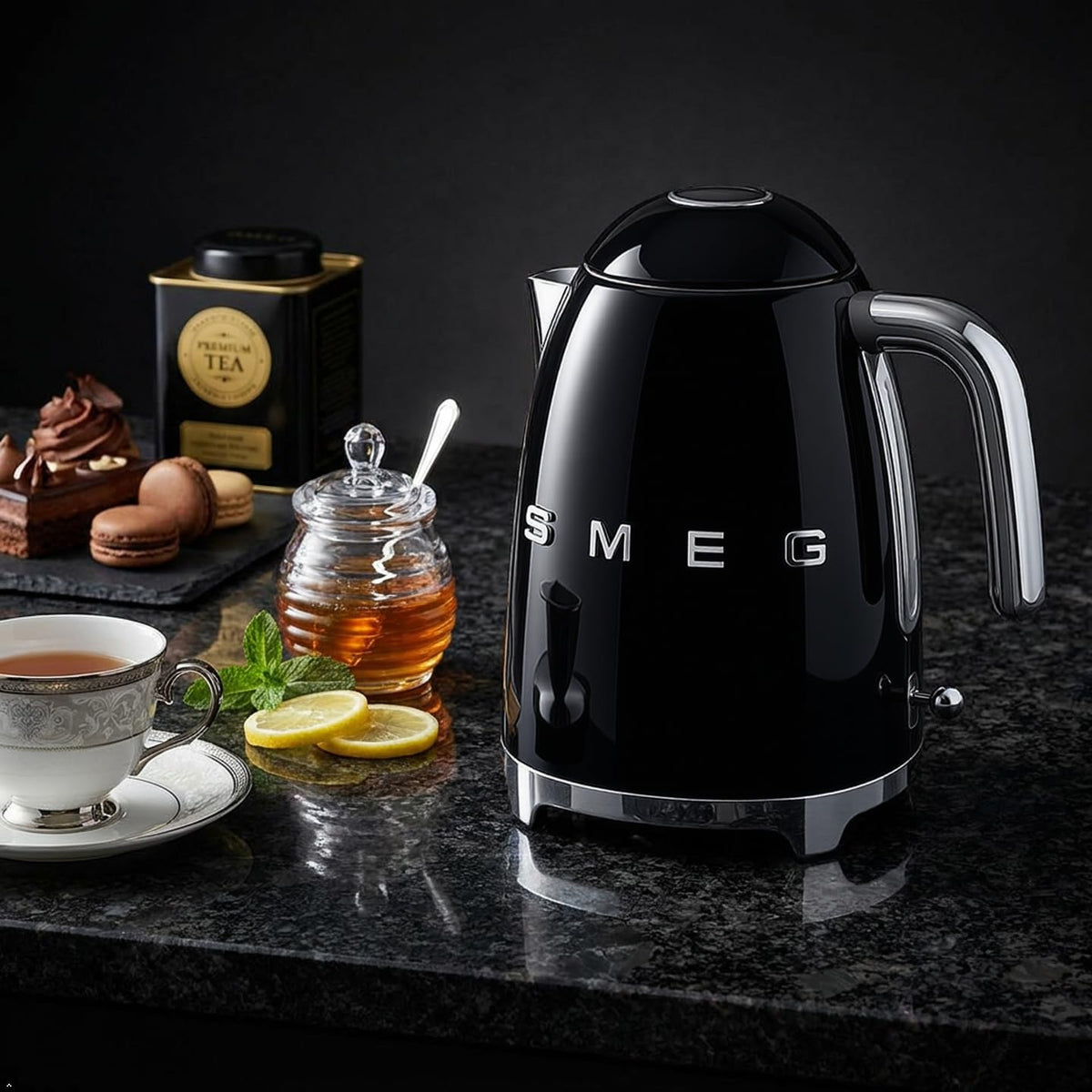 Smeg 50's Retro Style Kettle, 1.7L, 7 Cups, Automatic Shut Off, Black, KLF03BLUS 🍁 All In One Marketplace Canada