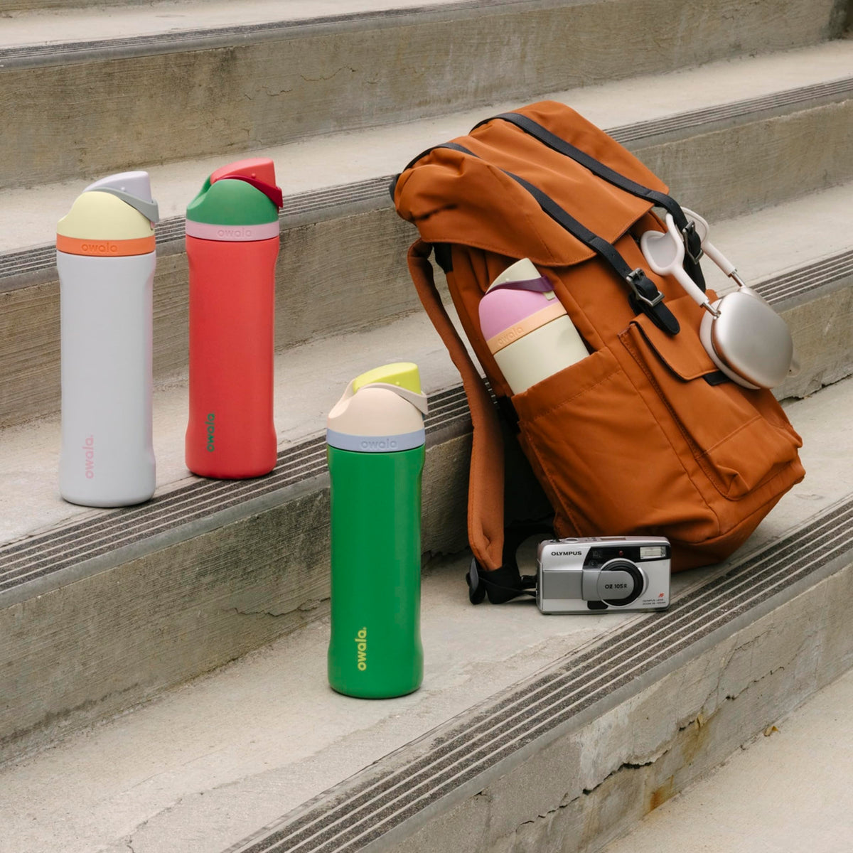 Owala FreeSip Insulated Stainless Steel Water Bottle with Straw for Sports and Travel, BPA-Free, 24-oz, Red/Aqua (Summer Sweetness) 🍁 All In One Marketplace Canada