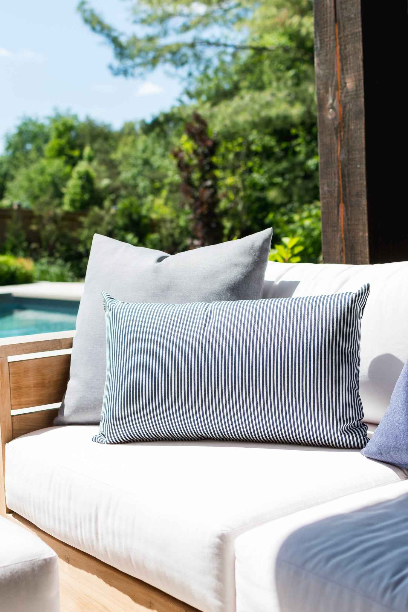 OUTDOOR PILLOW - NAVY STRIPE LUMBA