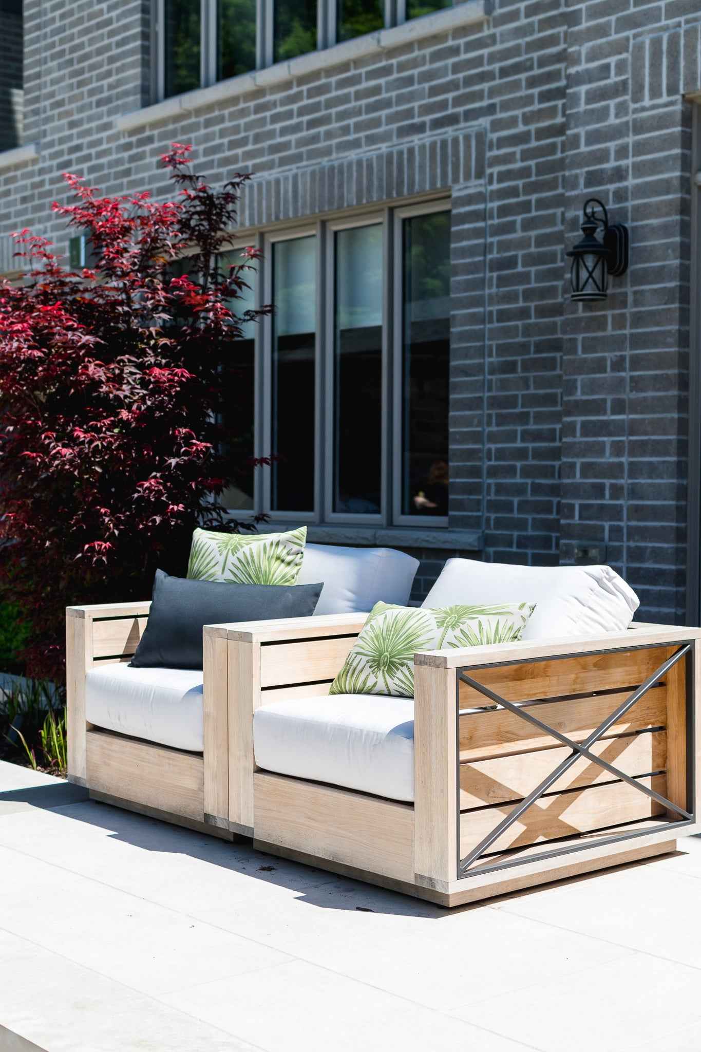 OUTDOOR PILLOW - GREEN PALM LEAF LUMBAR