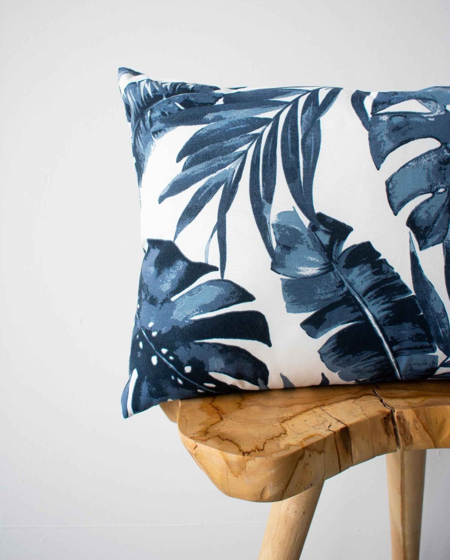 OUTDOOR PILLOW - NAVY PALM LEAF LUMBAR