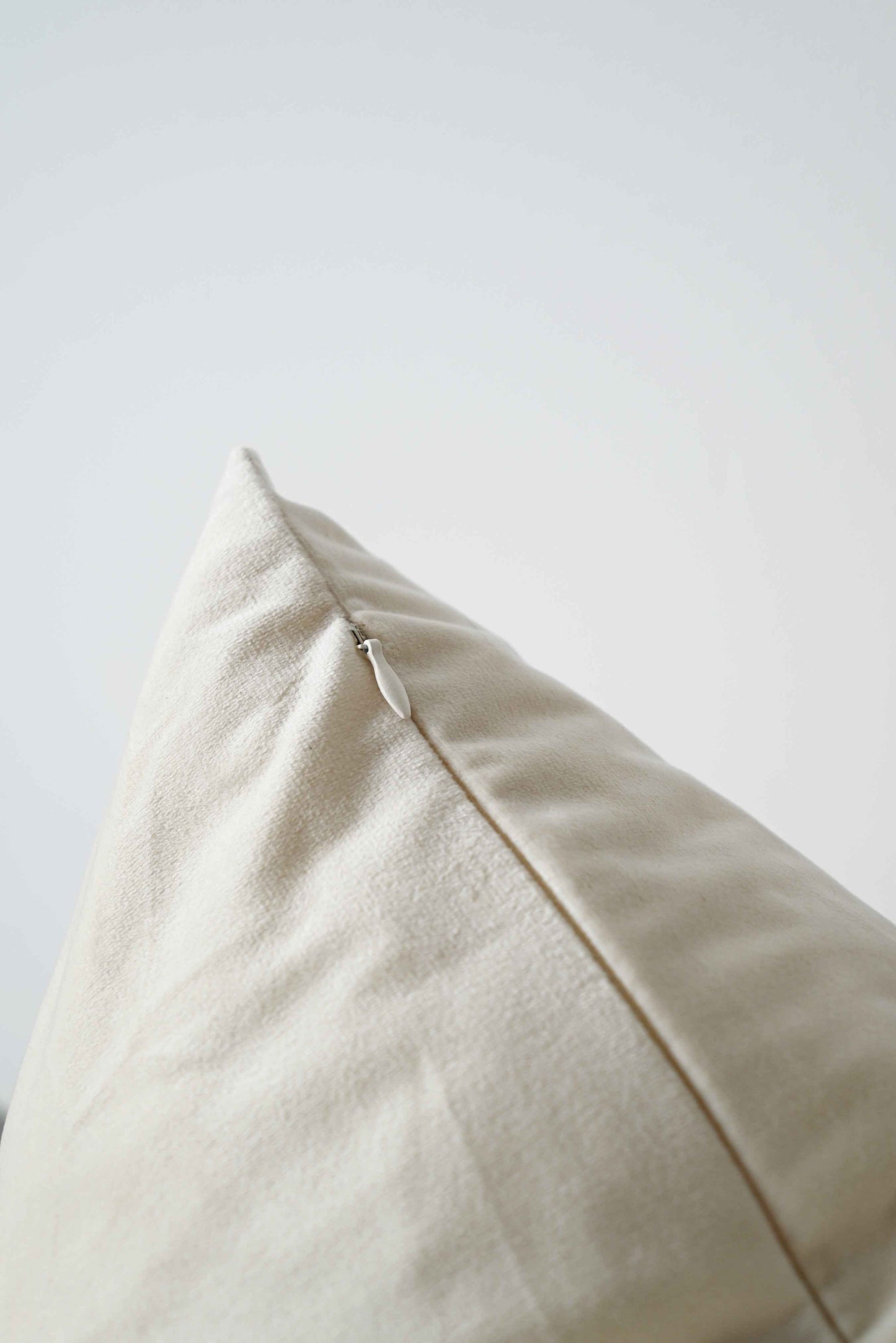 VELVET - IVORY 18"