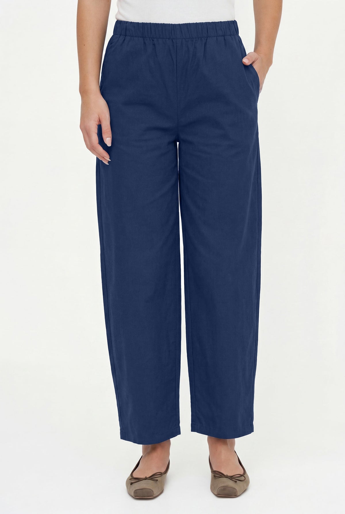 Women's Woven Pull-On Barrel-Leg Pant with Side Seam Pockets
