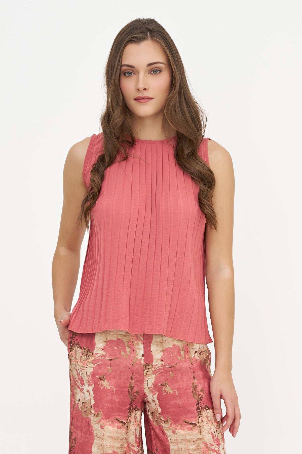 Women's Woven Crew-Neck Sleeveless Pleated Top, with a Button Closure At The Back Collar
