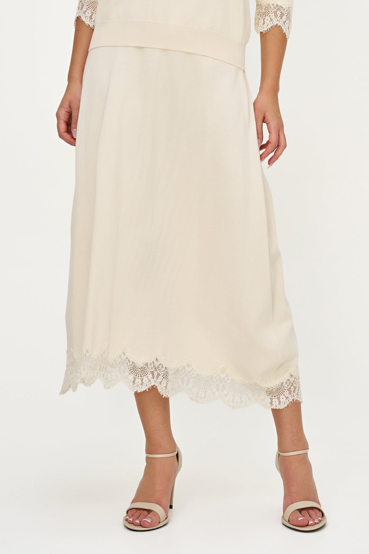 Women's Fine Knit Pull-On A-Line Skirt with Lace Trim