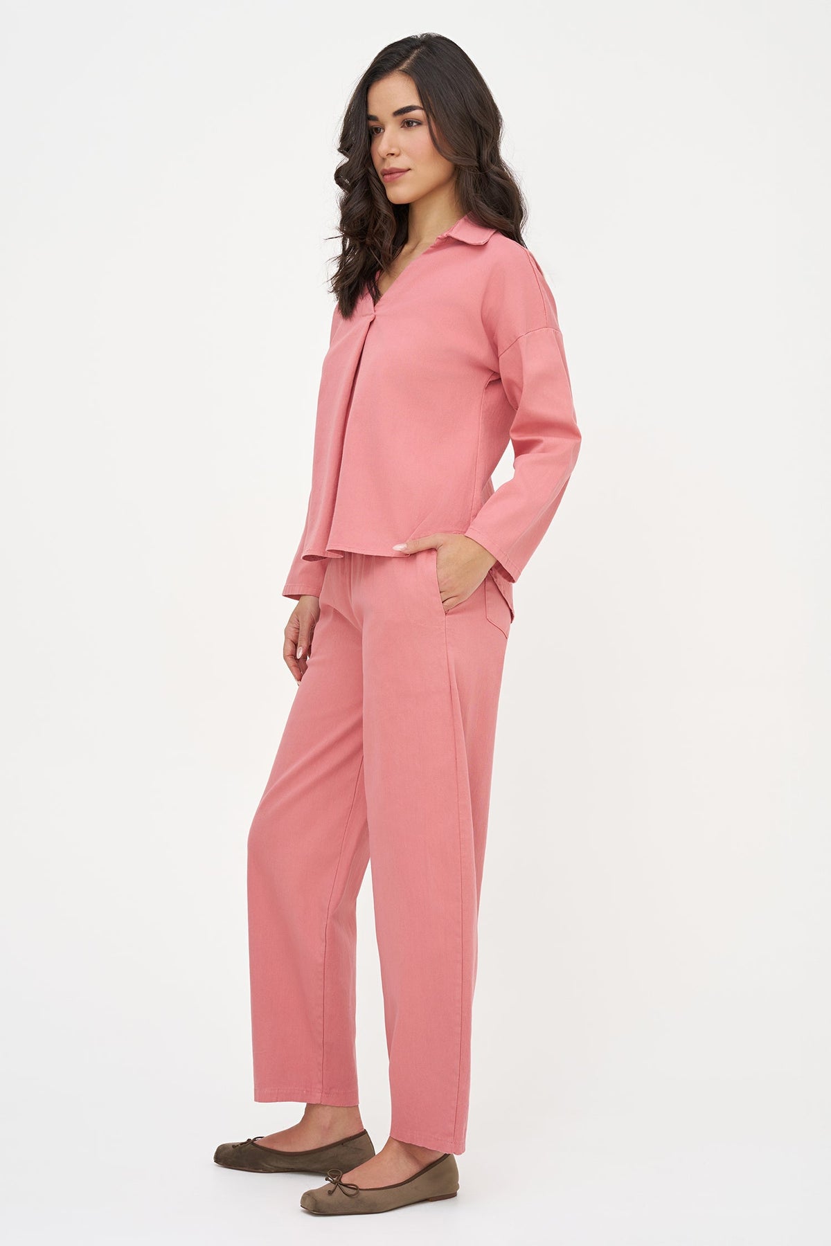 Women's Woven Long Sleeve Tunic, with a V-Neck Front & Shirt Collar. As Well As a High-Low Scooped Hemline