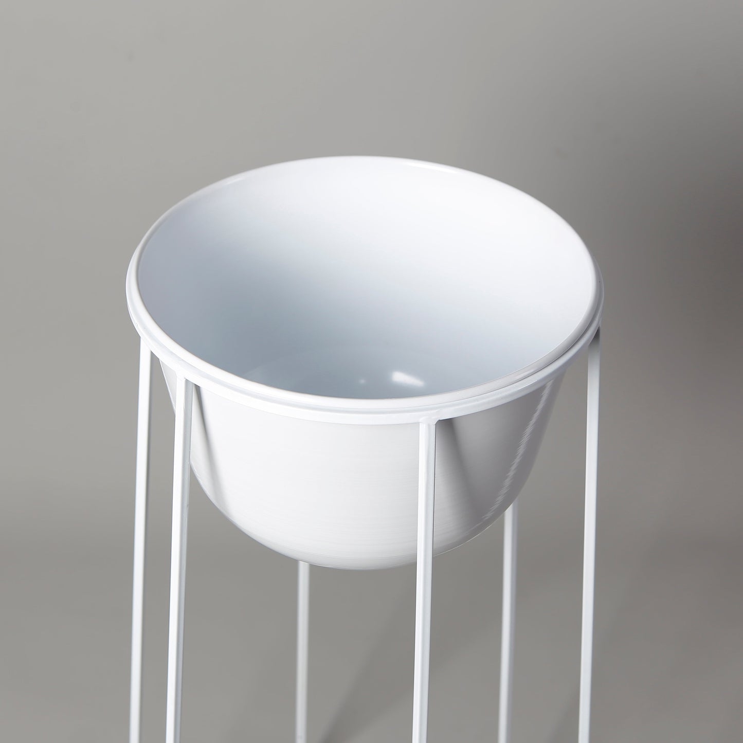 Nura White Pflanzgefäß aus Metall, 75 cm
