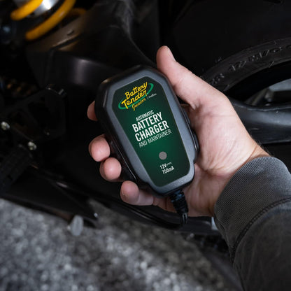 Battery Tender 021-0123 Battery Tender Junior 12V, 0.75A Battery Charger will charge and maintain your battery so that it is ready to go when you are! It's lightweight, fully automatic and easy to use 🍁 All In One Marketplace Canada