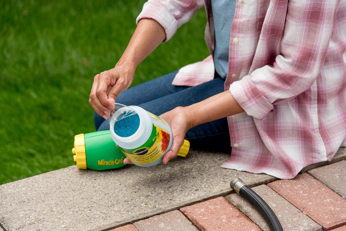 Miracle-Gro Garden Feeder Hose Attachment | Plant Food Sprayer | Easy One-Handed Hose End Fertilizer Dispenser for Outdoor Plants 🍁 All In One Marketplace Canada