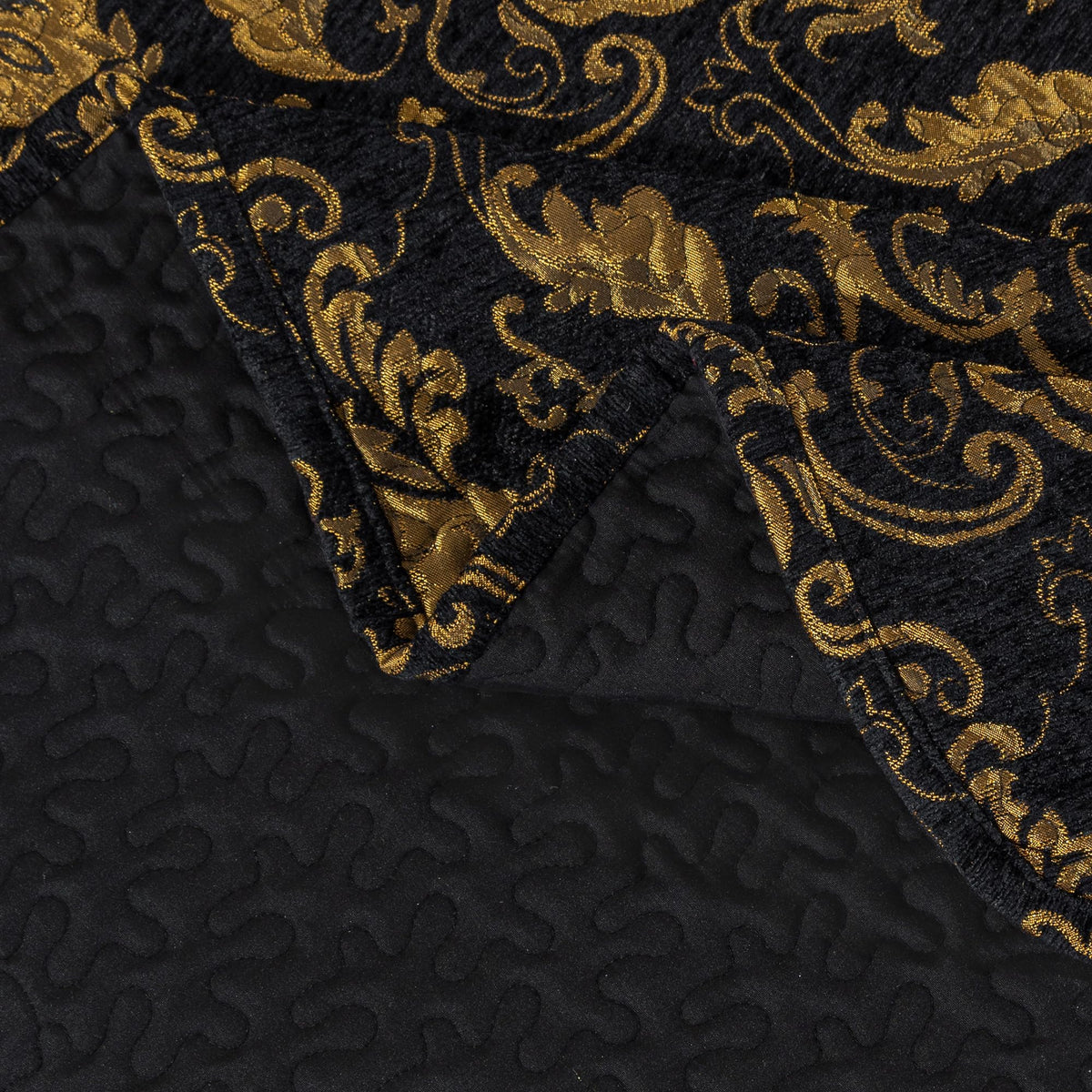 Loom and Mill Luxury Quilt Set 3 Piece, Classic Damask Quilted Bedspread Queen Size with 2 Shams, Soft Lightweight Jacquard Bedding Coverlet Set for Halloween Christmas All Season (Black, Queen)