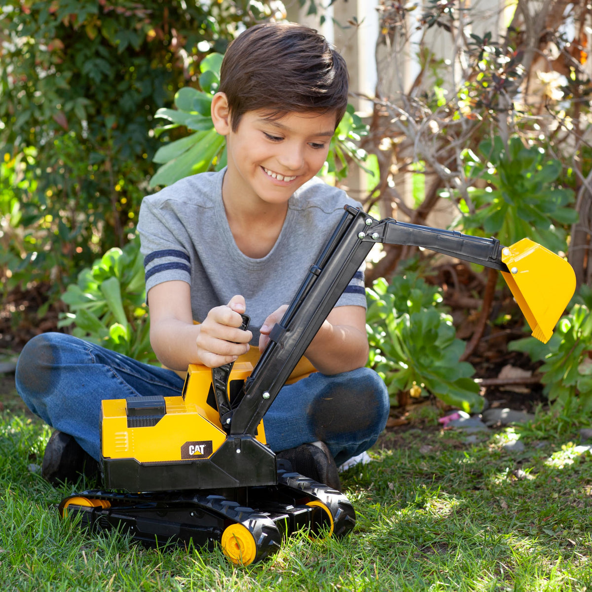 Cat Construction Toys, Steel Excavator 20" - Real Steel Body, Working Metal Bucket & Treads, Ergonomic Handles, Heavy-Duty Construction Vehicle for Indoor/Outdoor Play, Kids Ages 3 + 🍁 All In One Marketplace Canada