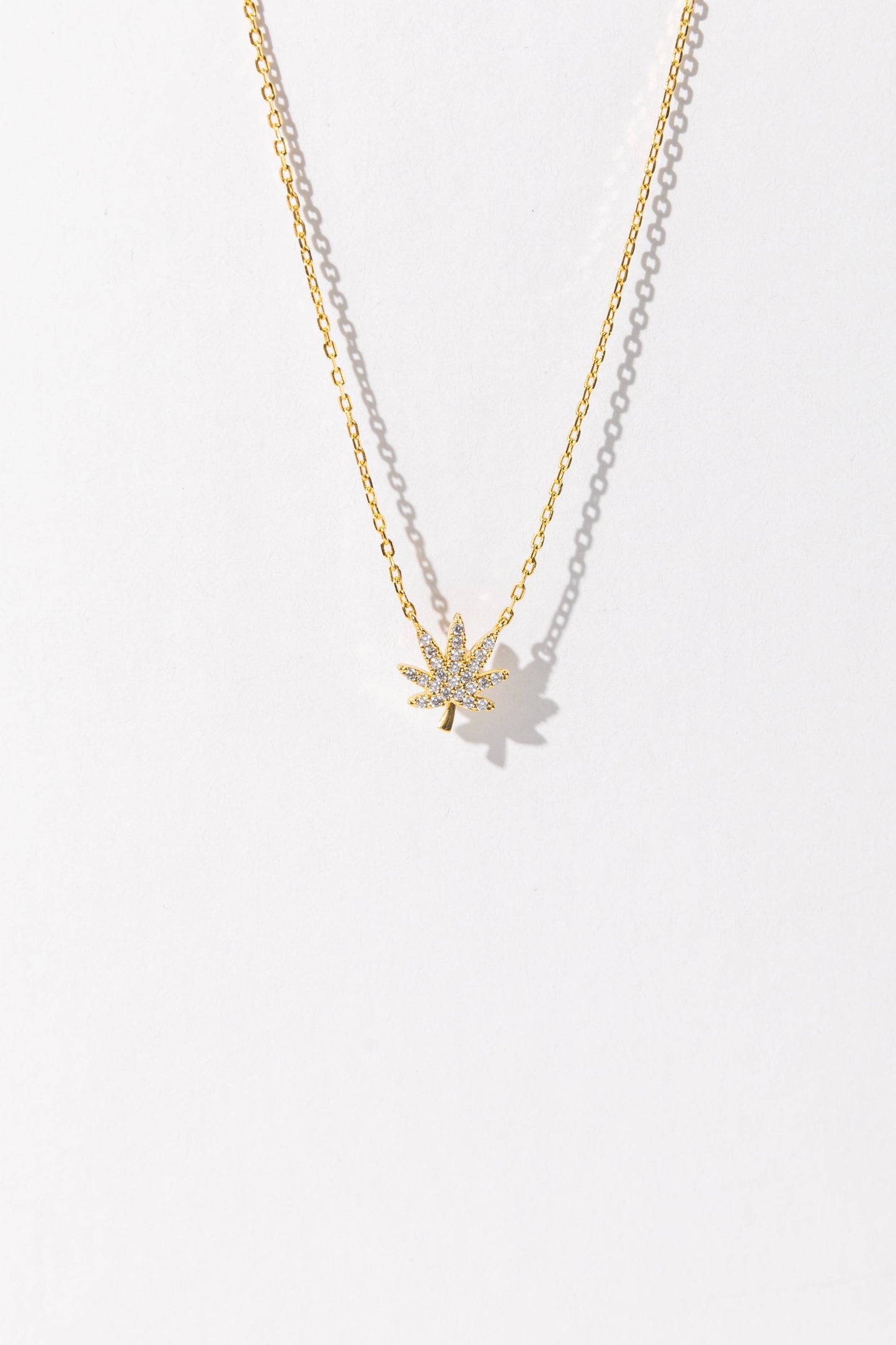 18K GOLD CANNABIS LEAF NECKLACE