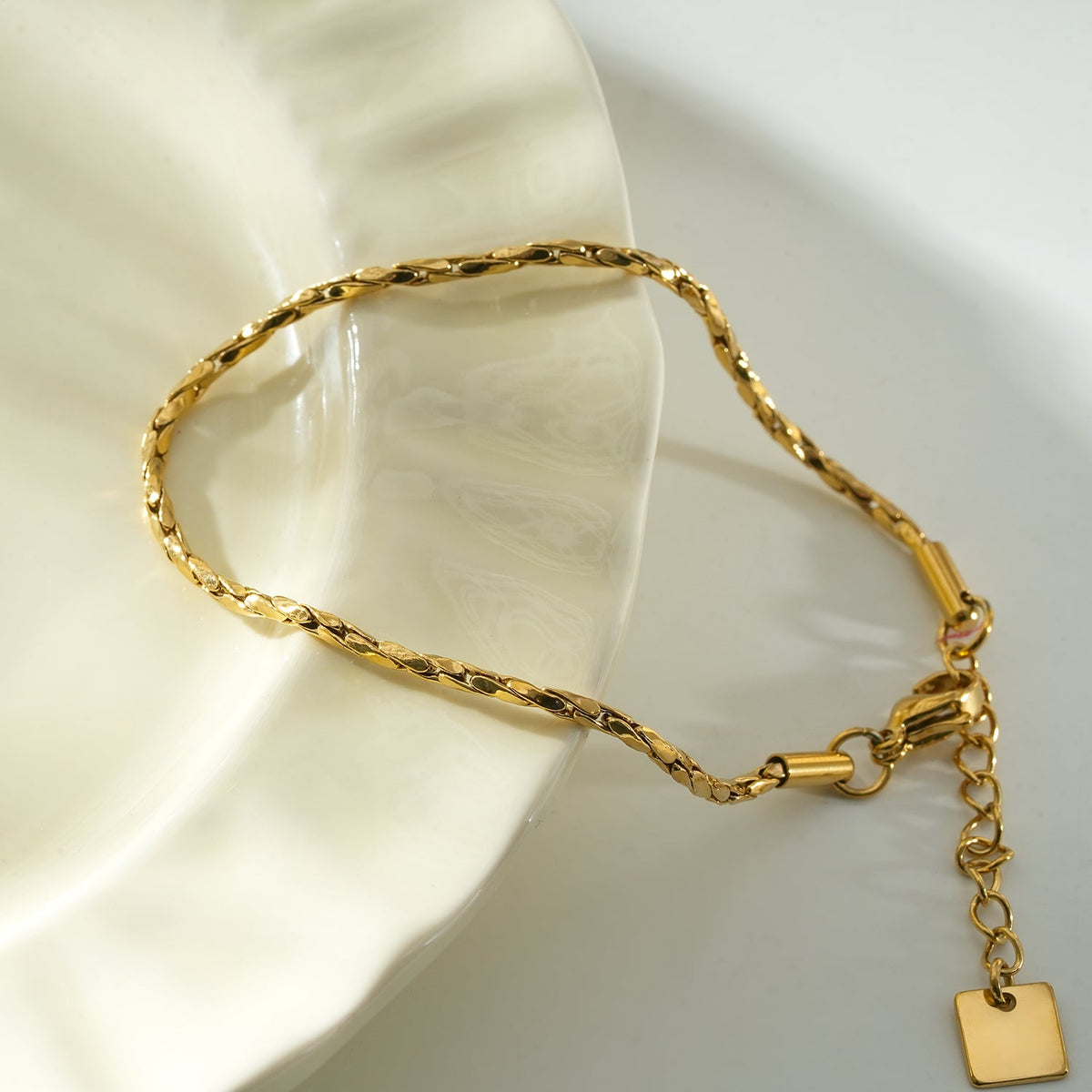 KANAI Gold: Modern Intricate Textured Twist Chain Bracelet