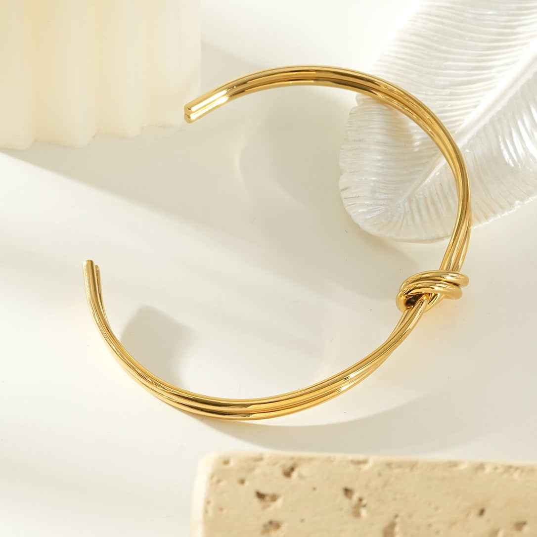 VANDA Gold: Modern Double Strand Metal Knot Bracelet