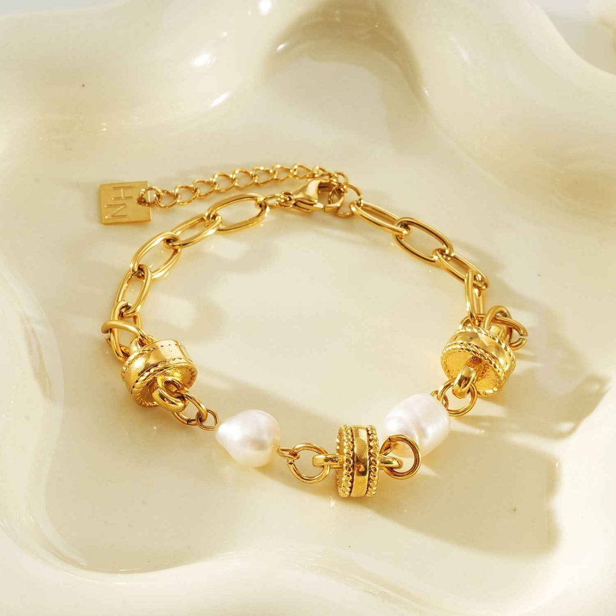ARGENTA Gold: Regal Harmony Chain Bracelet with Relic Orbs and Freshwater Pearls