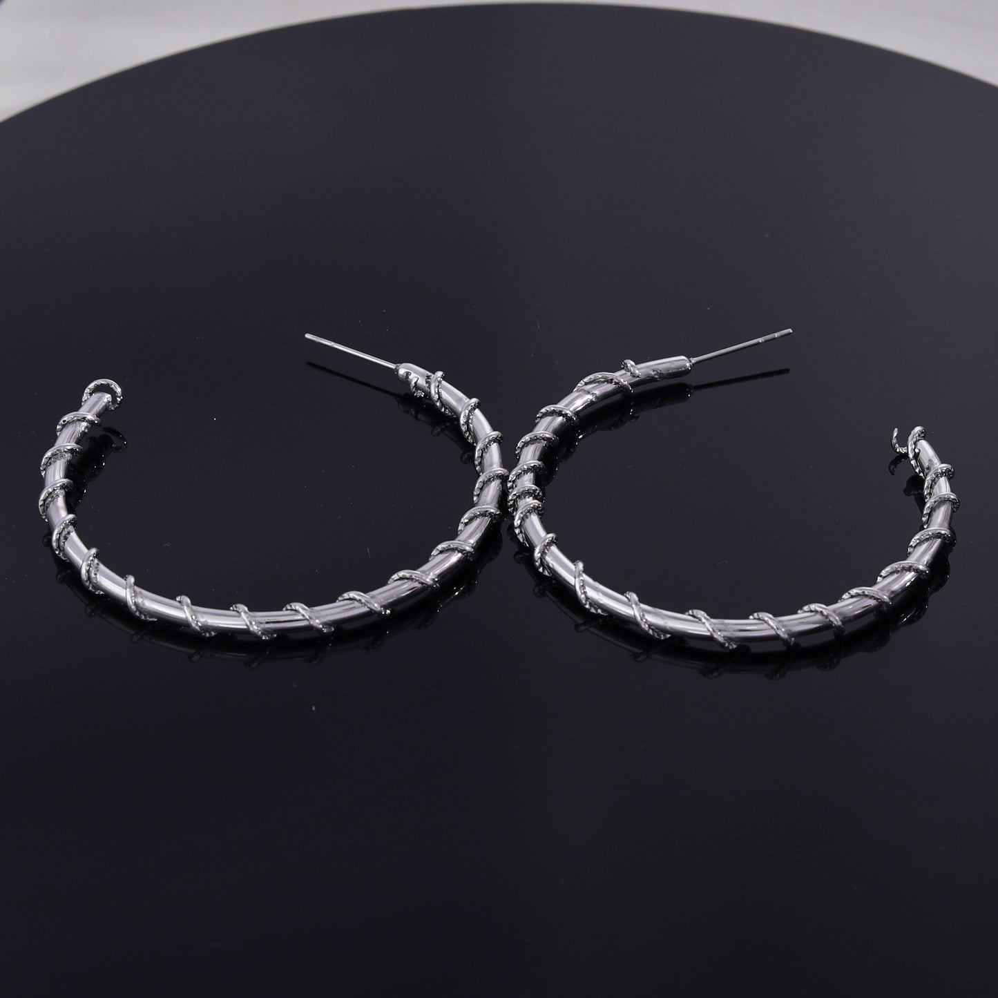 ELNA Silver Hoop Earrings with a Decorative Twist