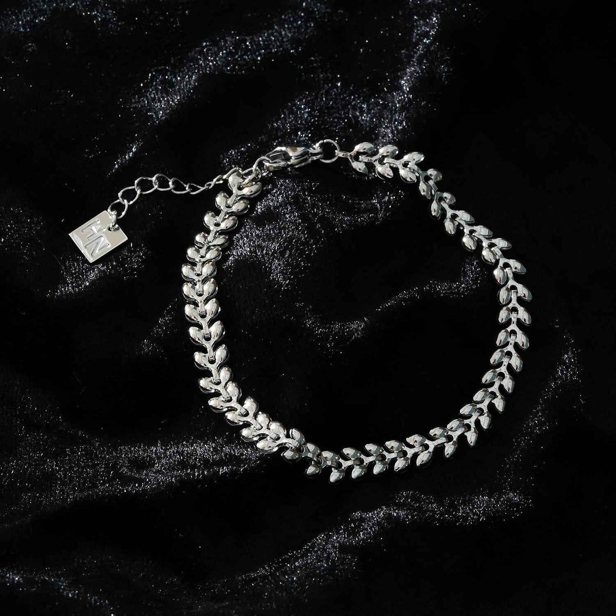 MAGDA Silver (White Gold): Leafy Patterned Bold Bracelet