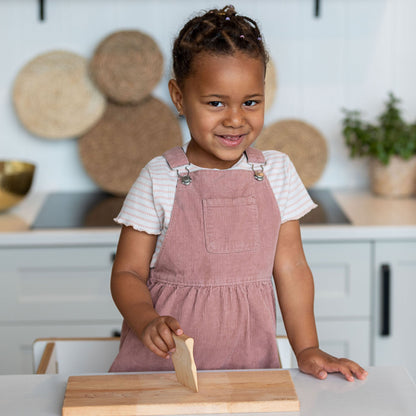 Das Holz-Schneidebrett-Set mit Messer für Kinder