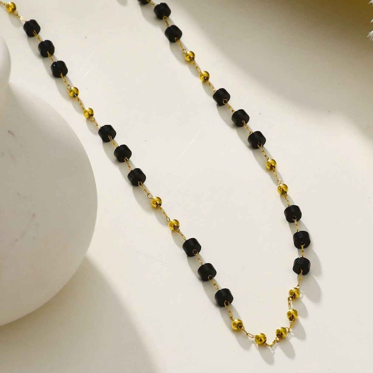 SANTA CRUZ Black: Gold & Black Onyx Beaded Chain Necklace