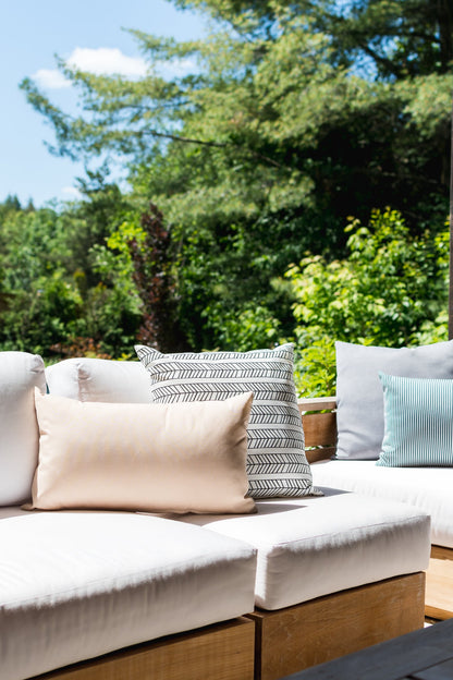 OUTDOOR PILLOW - BLACK AND WHITE 20"