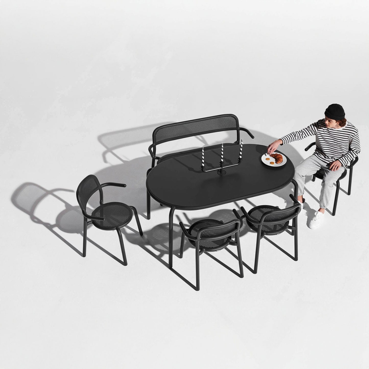 Toní Tavolo<br> Up to 6-Seater