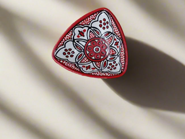 Handgemachte Keramik-Vorspeisenplatte „Dreieck“ – 17,8 cm Servierschale | Marokkanische und florale Muster