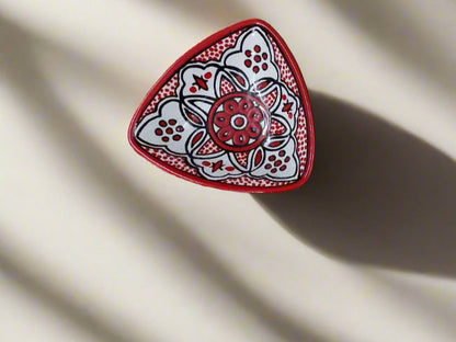 Handgemachte Keramik-Vorspeisenplatte „Dreieck“ – 17,8 cm Servierschale | Marokkanische und florale Muster