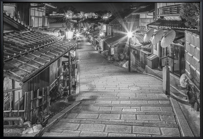 Wandbild Ninen-zaka im historischen Kyoto am Abend - monochrom