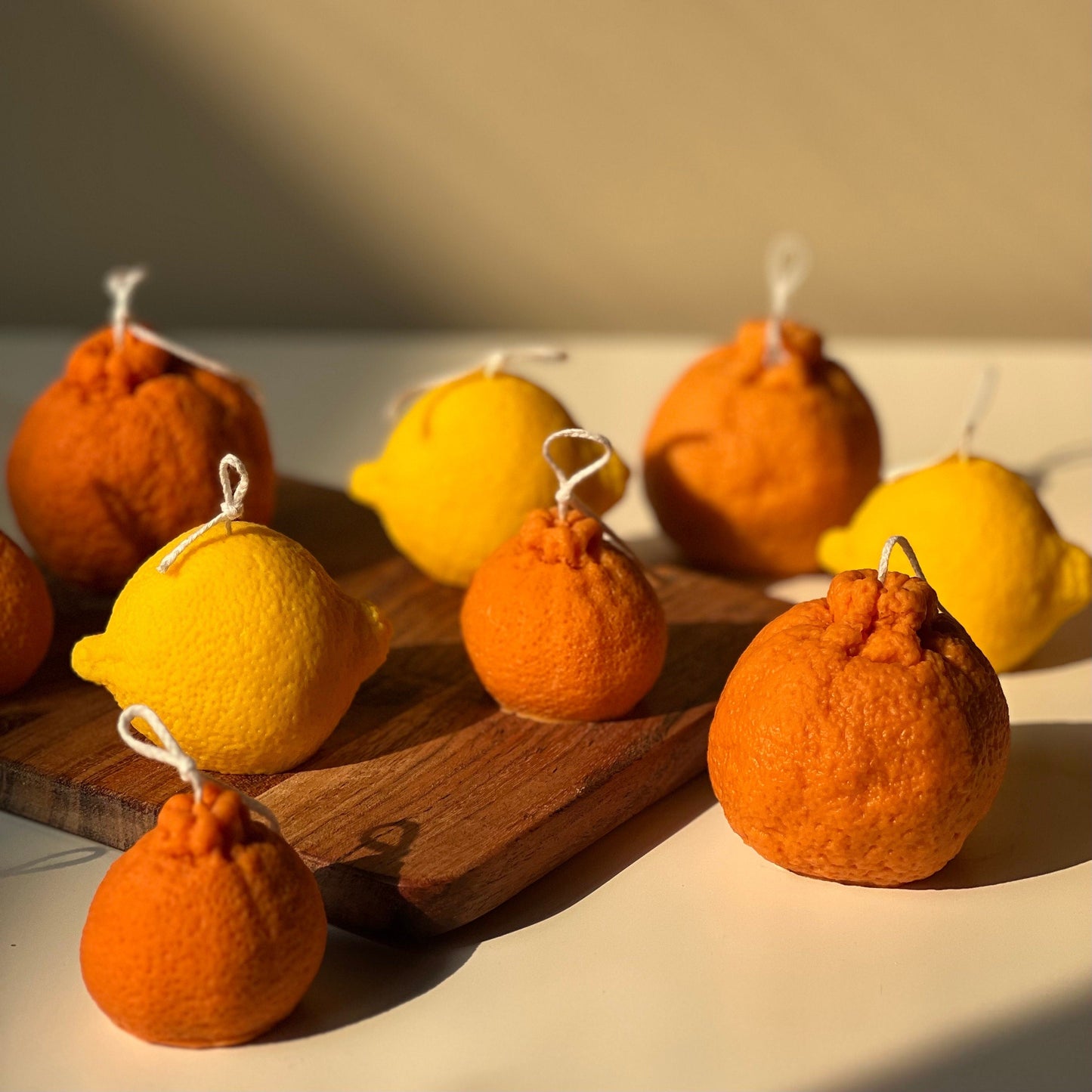 Zitronenförmige Sojawachskerze: Vegane Minimalistische Dekoration