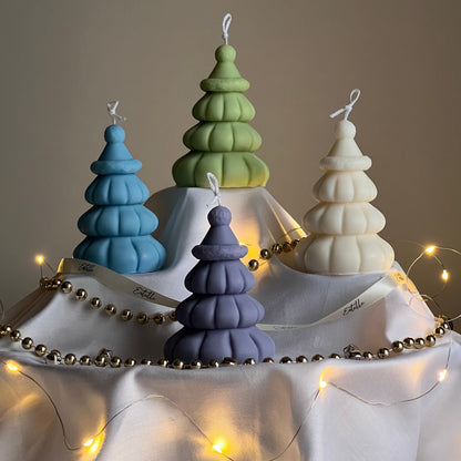 Weihnachtsbaum-Sojakerze mit Hut: Handgemachte Feiertagsdekoration
