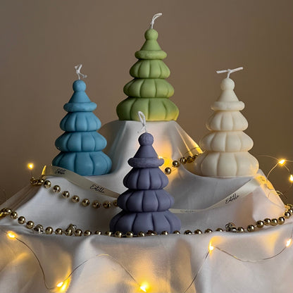 Weihnachtsbaum-Sojakerze mit Hut: Handgemachte Feiertagsdekoration