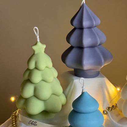 Von Hand gegossene Weihnachtsbaum-Sojakerze: Festliche Heimdekoration