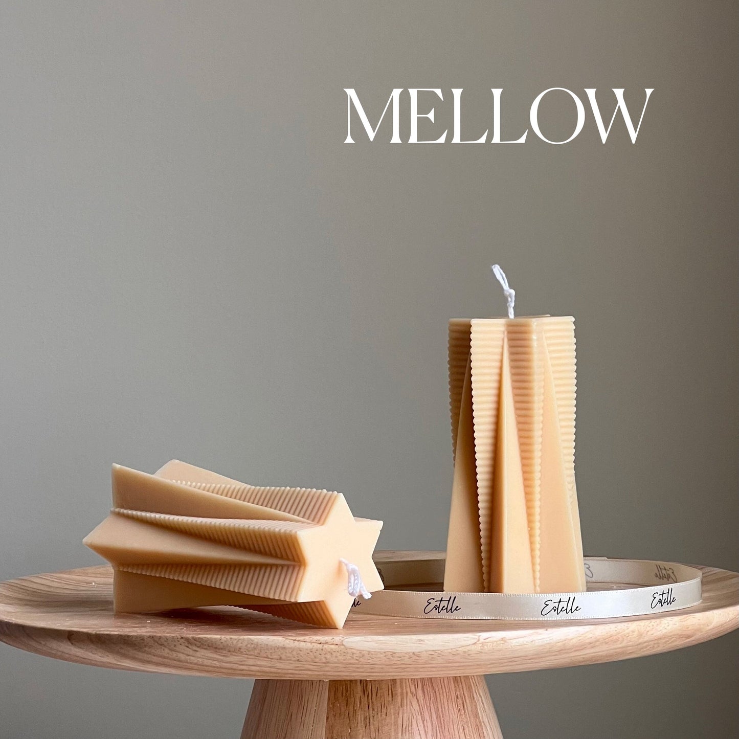 Gerippte Stern Sojawachs-Säulenkerze: Minimalistisches Wohnaccessoire