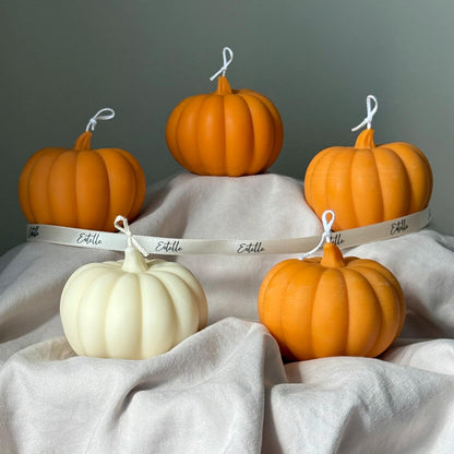 Handgemachte Kürbis-Sojawachs-Kerze: Herbstdekor-Geschenk