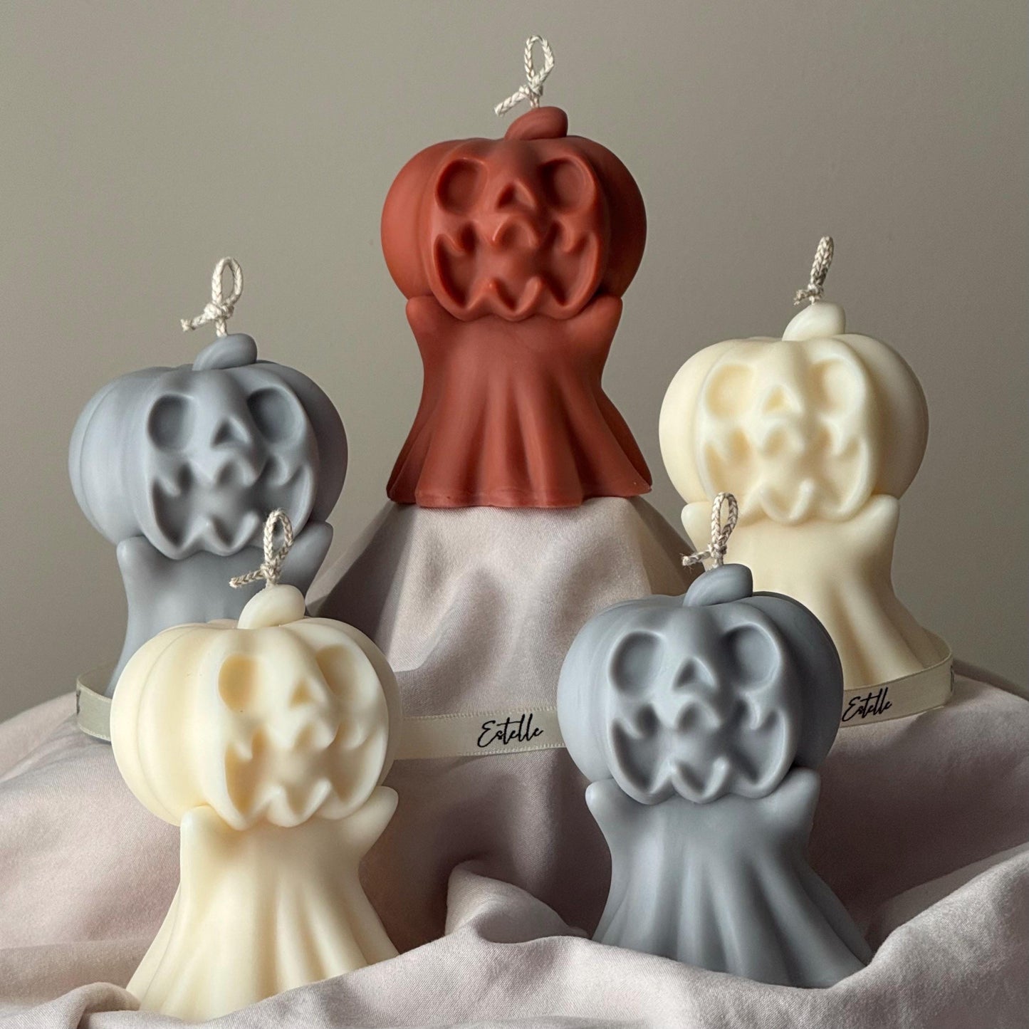 Handgemachte Spooky Kürbis-Geist-Kerze: Halloween Sojawachs Deko