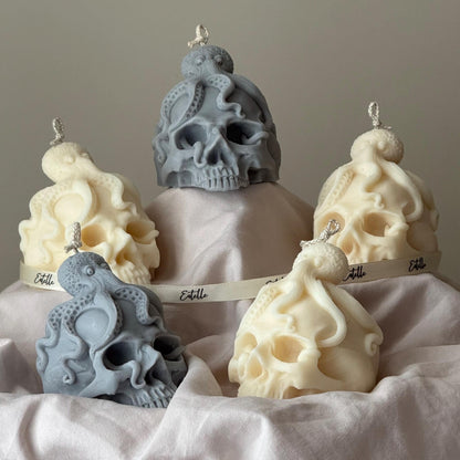 Totenkopfkerze mit Krake: Gruselige Halloween Sojawachs Dekoration
