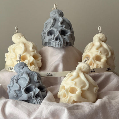 Totenkopfkerze mit Krake: Gruselige Halloween Sojawachs Dekoration