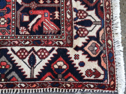 Persian Bakhtiari Rug | 5' 1" x 9' 6"