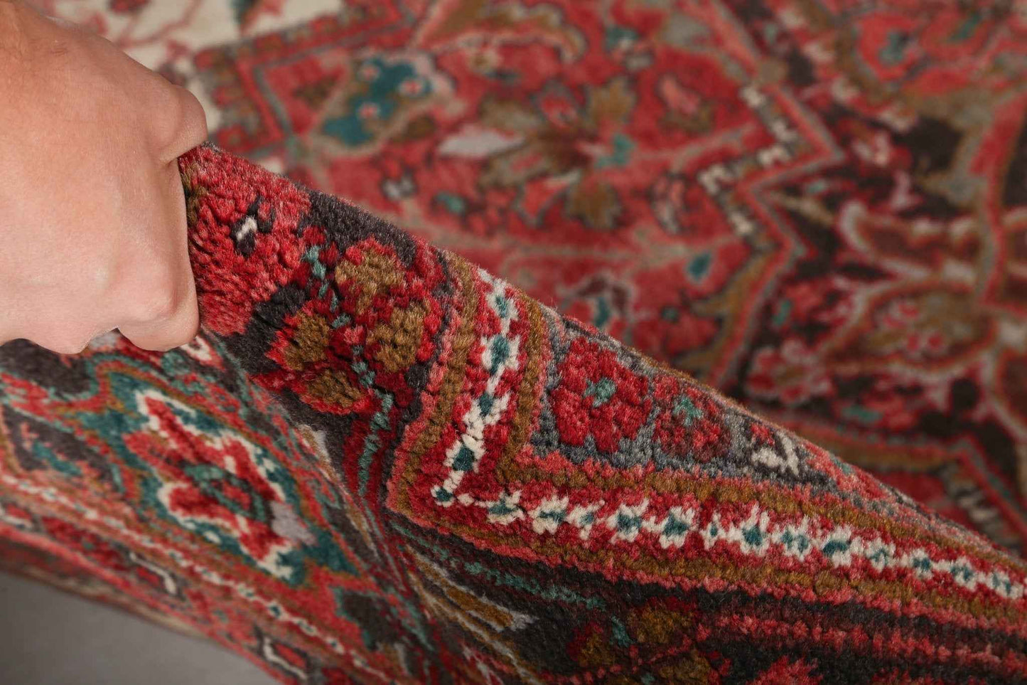 Persian Heriz Rug | 6' 9" x 9' 6"