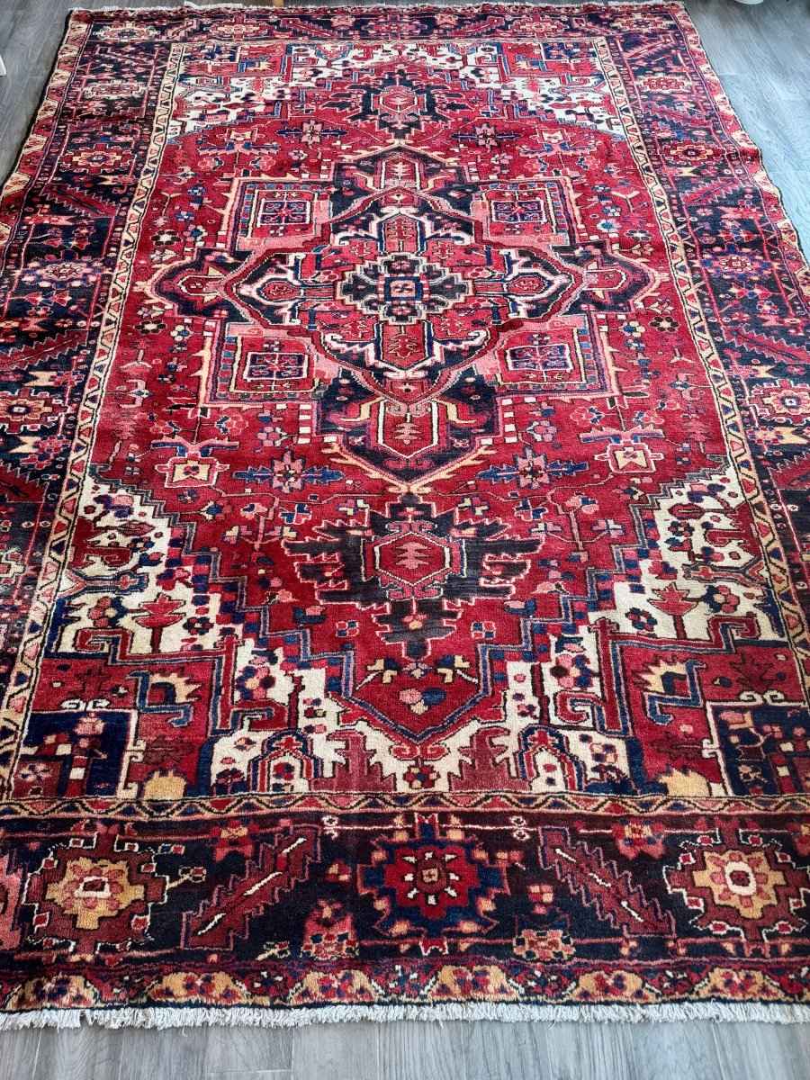 Persian Heriz Rug | 7' 7" x 10' 10"