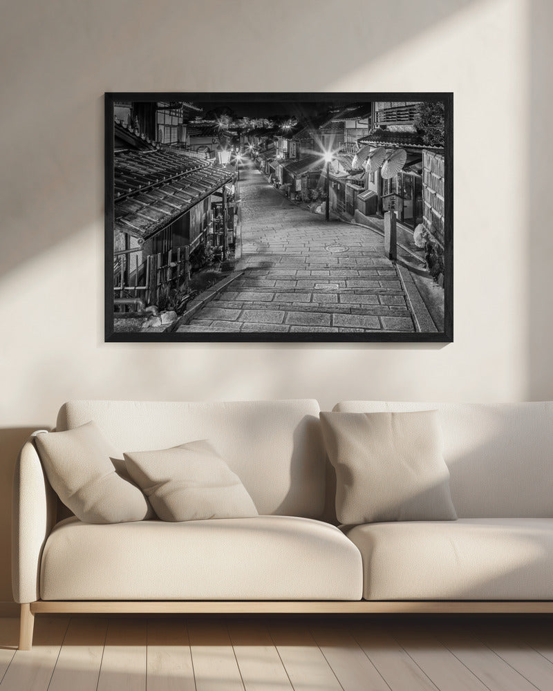 Wandbild Ninen-zaka im historischen Kyoto am Abend - monochrom