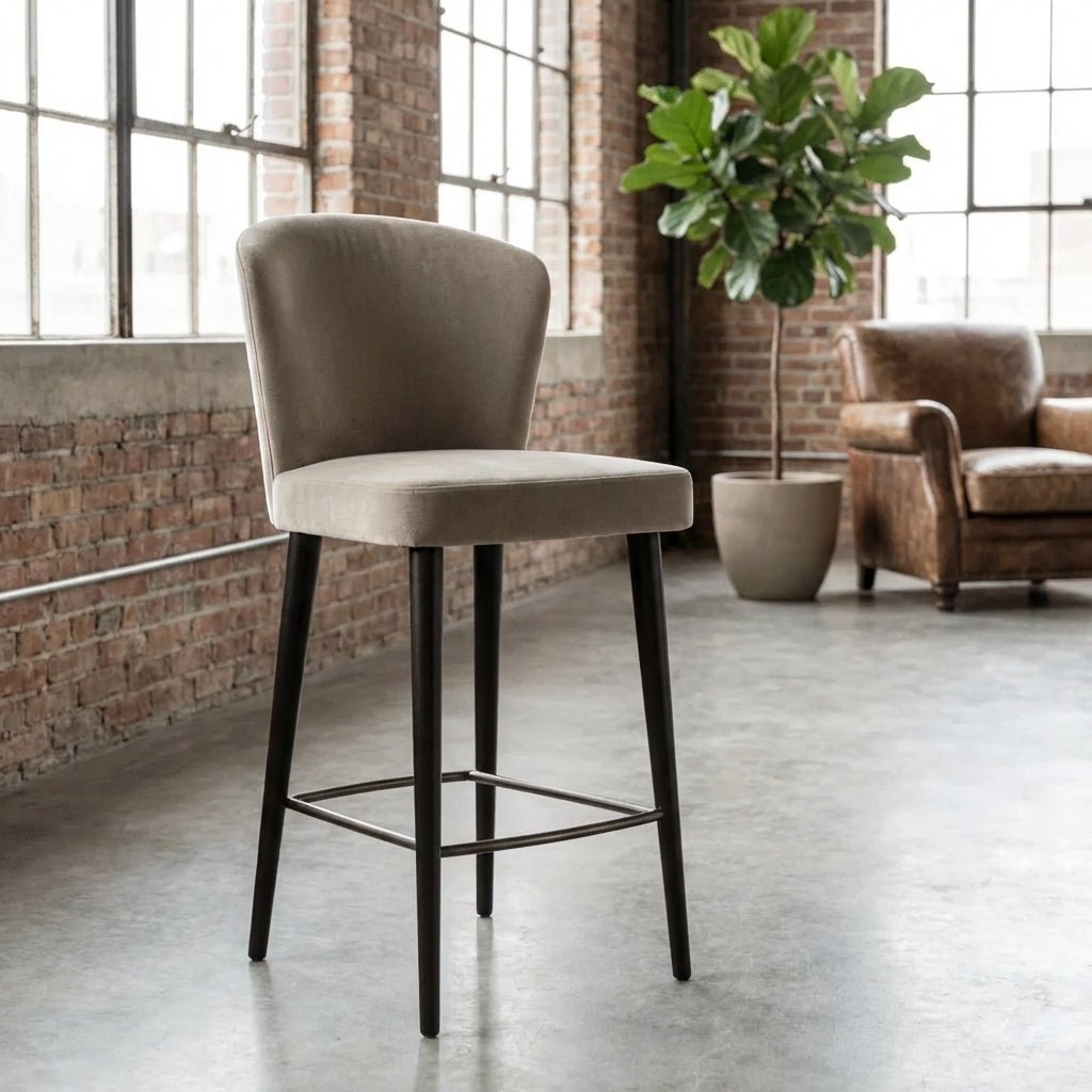 Vier Silhouette Barhocker